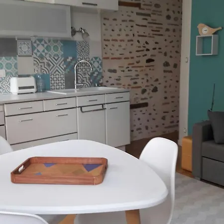 Un Lumineux Au Parc Beaumont アパート ポー