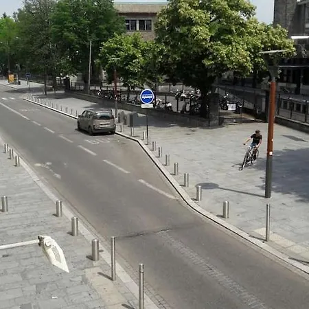 Un Lumineux Au Parc Beaumont アパート