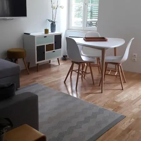 Un Lumineux Au Parc Beaumont *